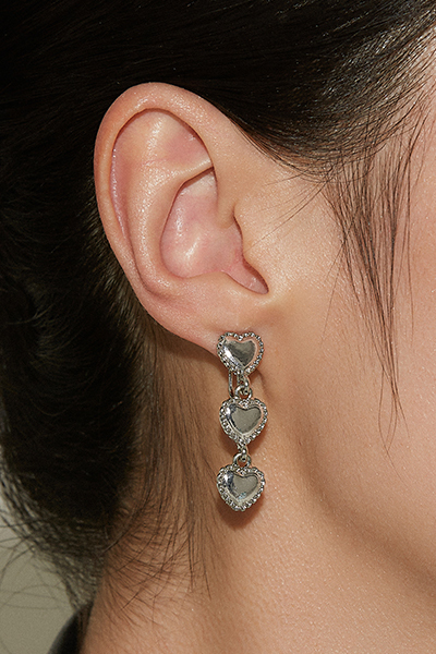 法式排列愛心。夾式耳環(銀)