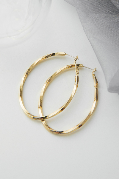 [2色]橢圓扭轉大C。銀針耳環