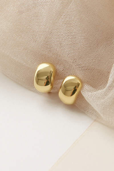 極簡光澤曲面。夾式耳環