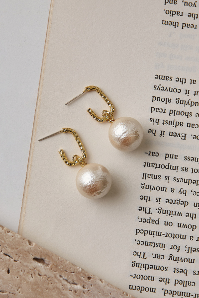 質感香檳珍珠。銀針耳環