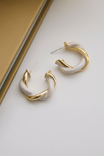 旋轉麻花畫釉。銀針耳環