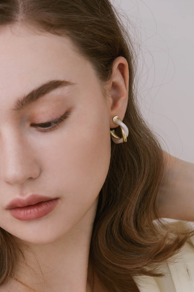 旋轉麻花畫釉。銀針耳環