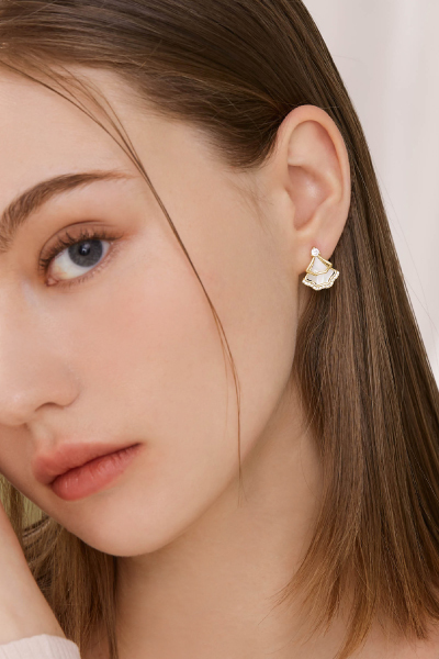 雙層扇形貝母鋯石。夾式耳環