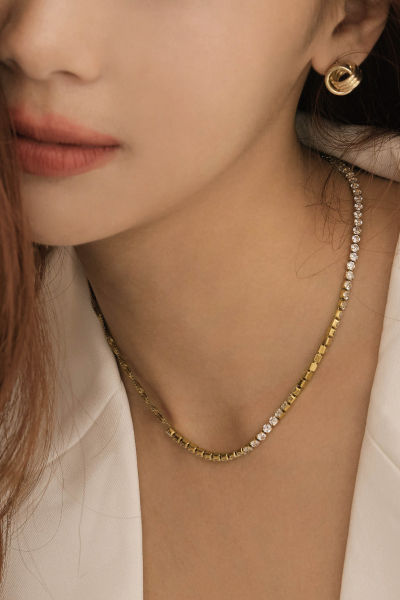 不規則扭轉鋯石鎖骨鍊