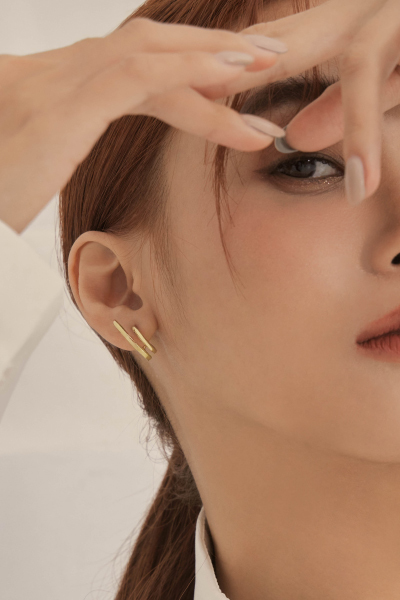 雙圈設計。銀針耳環