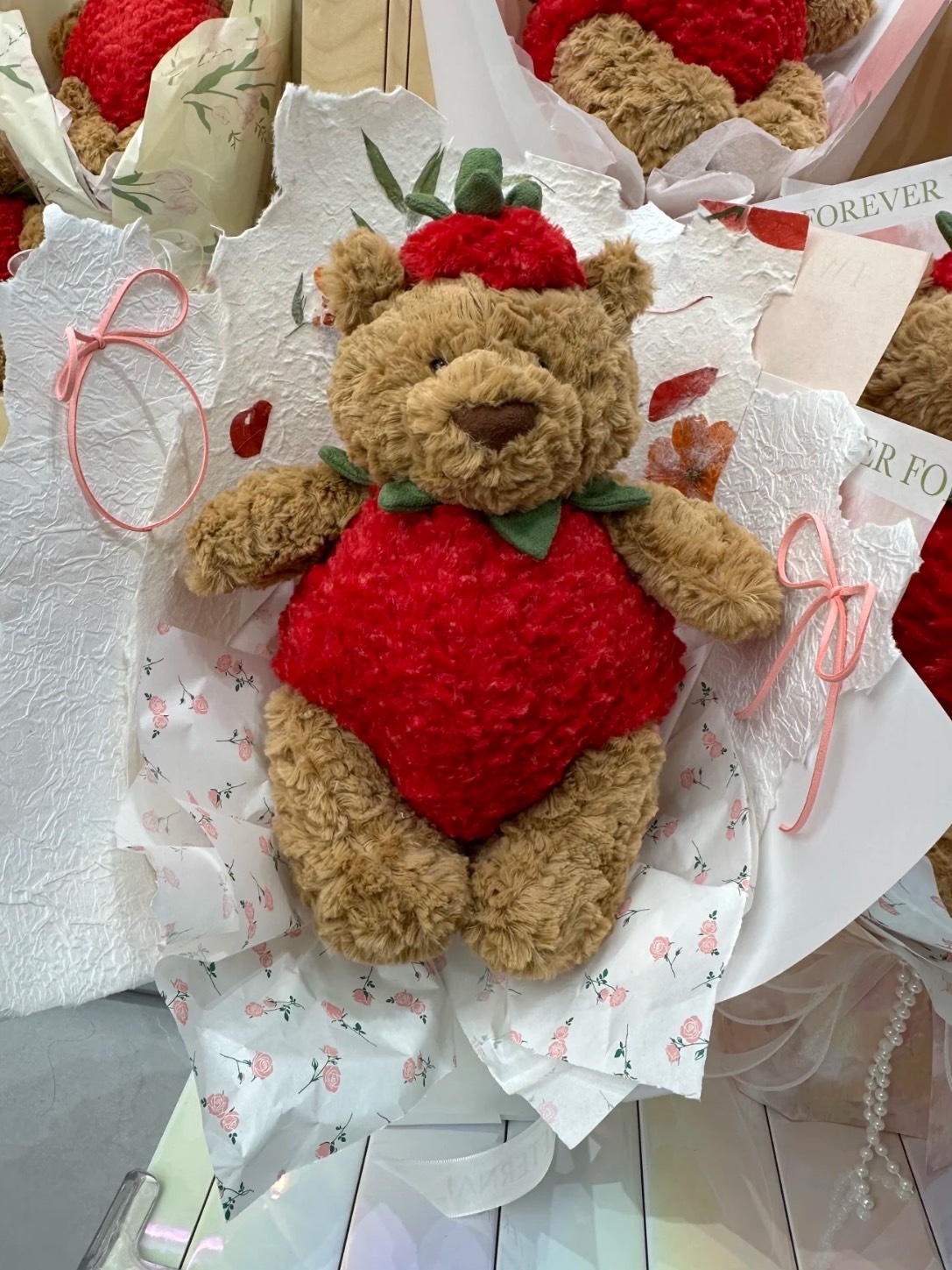 JELLYCAT 巴塞羅熊 草莓熊 玩偶 毛絨公仔