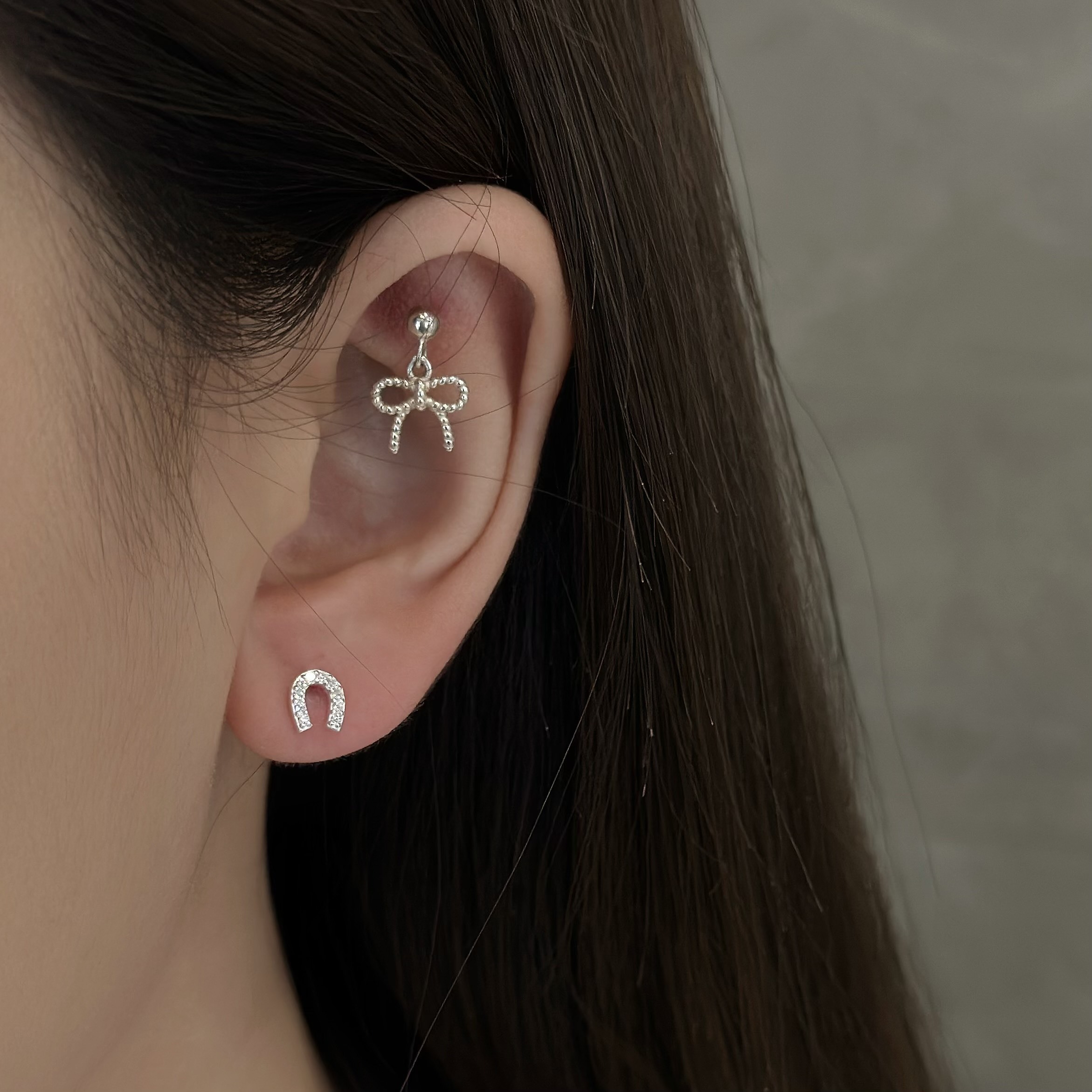 809滿鑽字母U純銀耳針