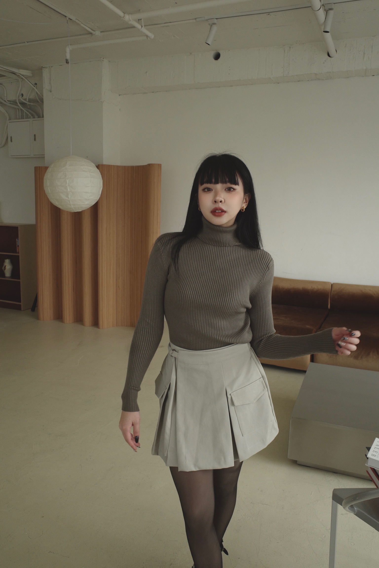 <女裝現貨💗> D115 設計感霧面皮革百褶短褲裙  杏色/黑色