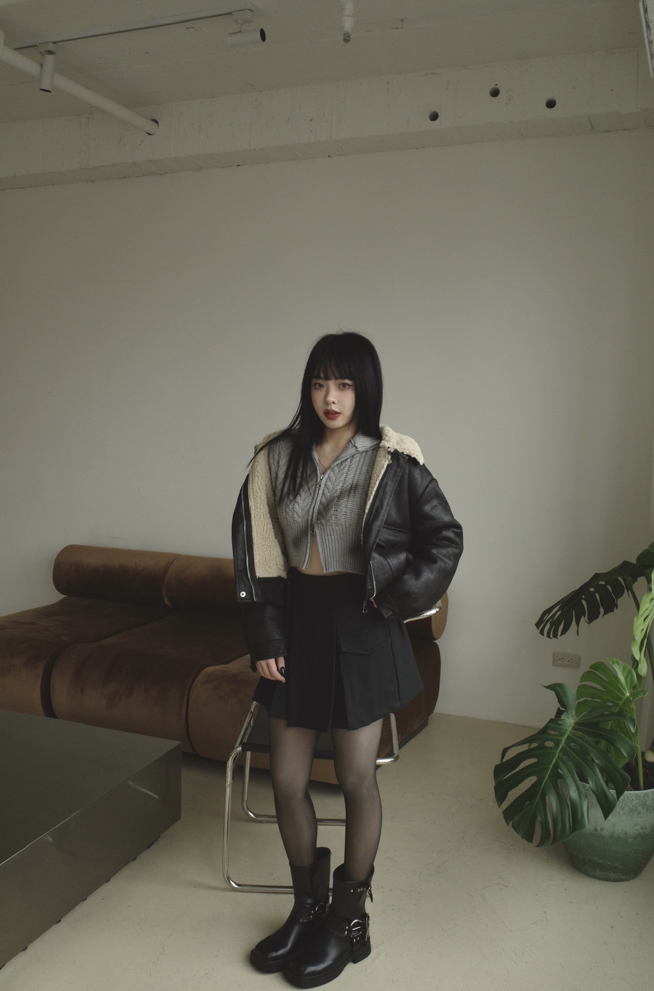 <女裝現貨💗> D115 設計感霧面皮革百褶短褲裙  杏色/黑色