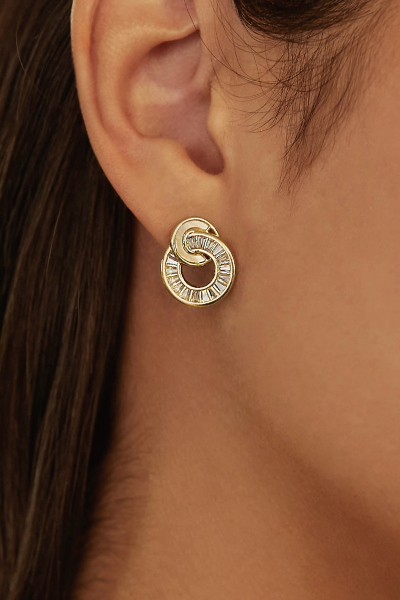 閃耀貝殼鋯石。銀針耳環