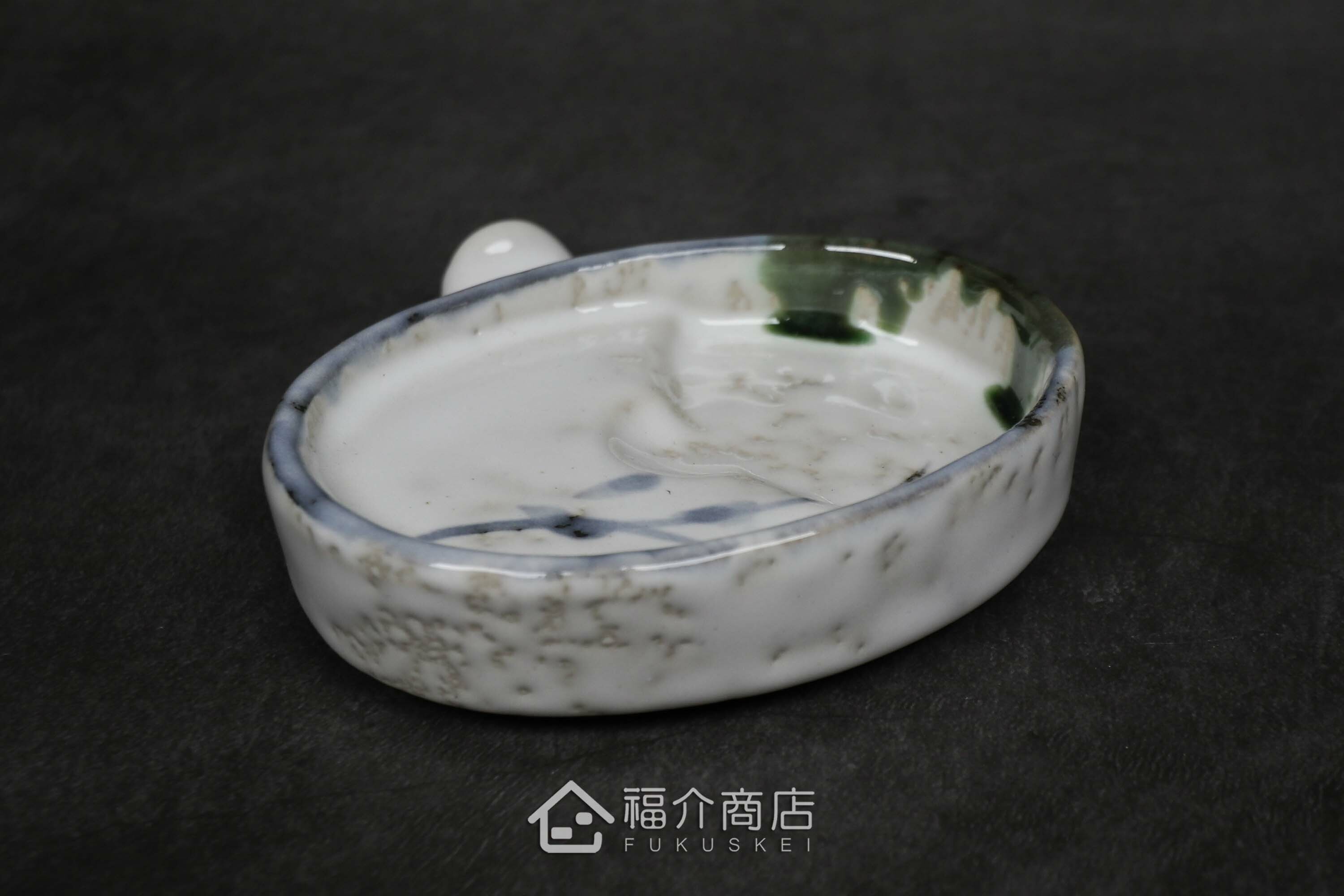 能放置筷子湯匙等，還能當作醬油碟、放置調味佐料等萬能筷架