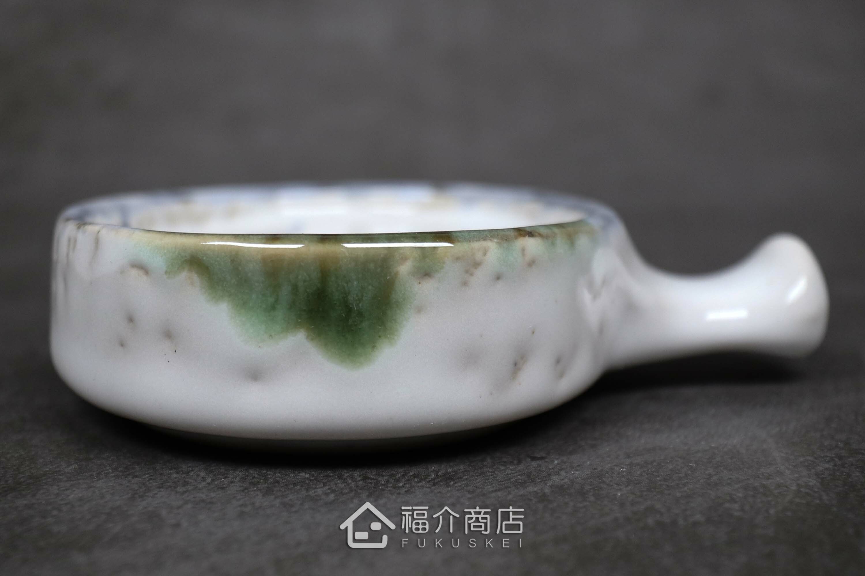 能放置筷子湯匙等，還能當作醬油碟、放置調味佐料等萬能筷架