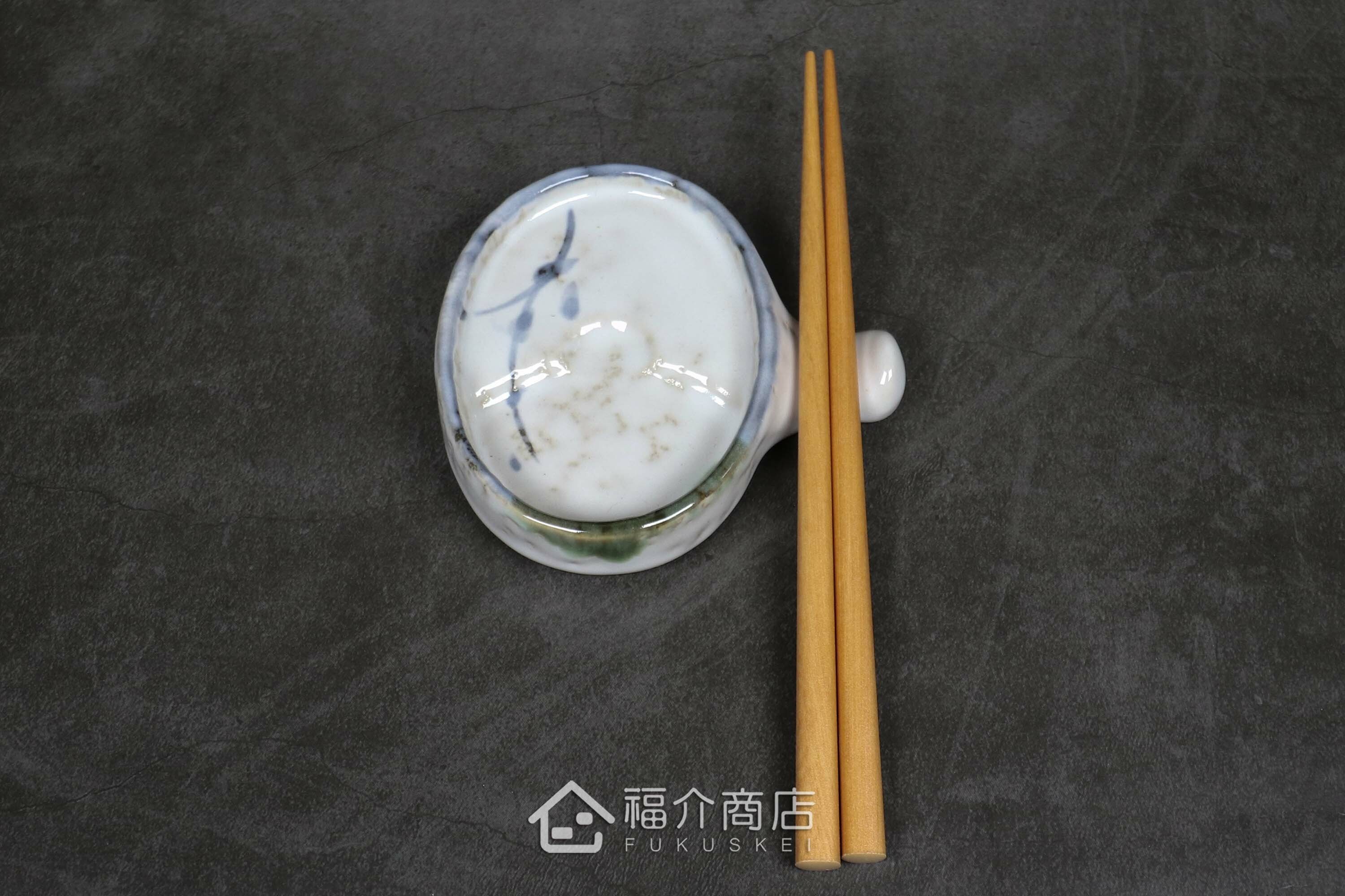 能放置筷子湯匙等，還能當作醬油碟、放置調味佐料等萬能筷架