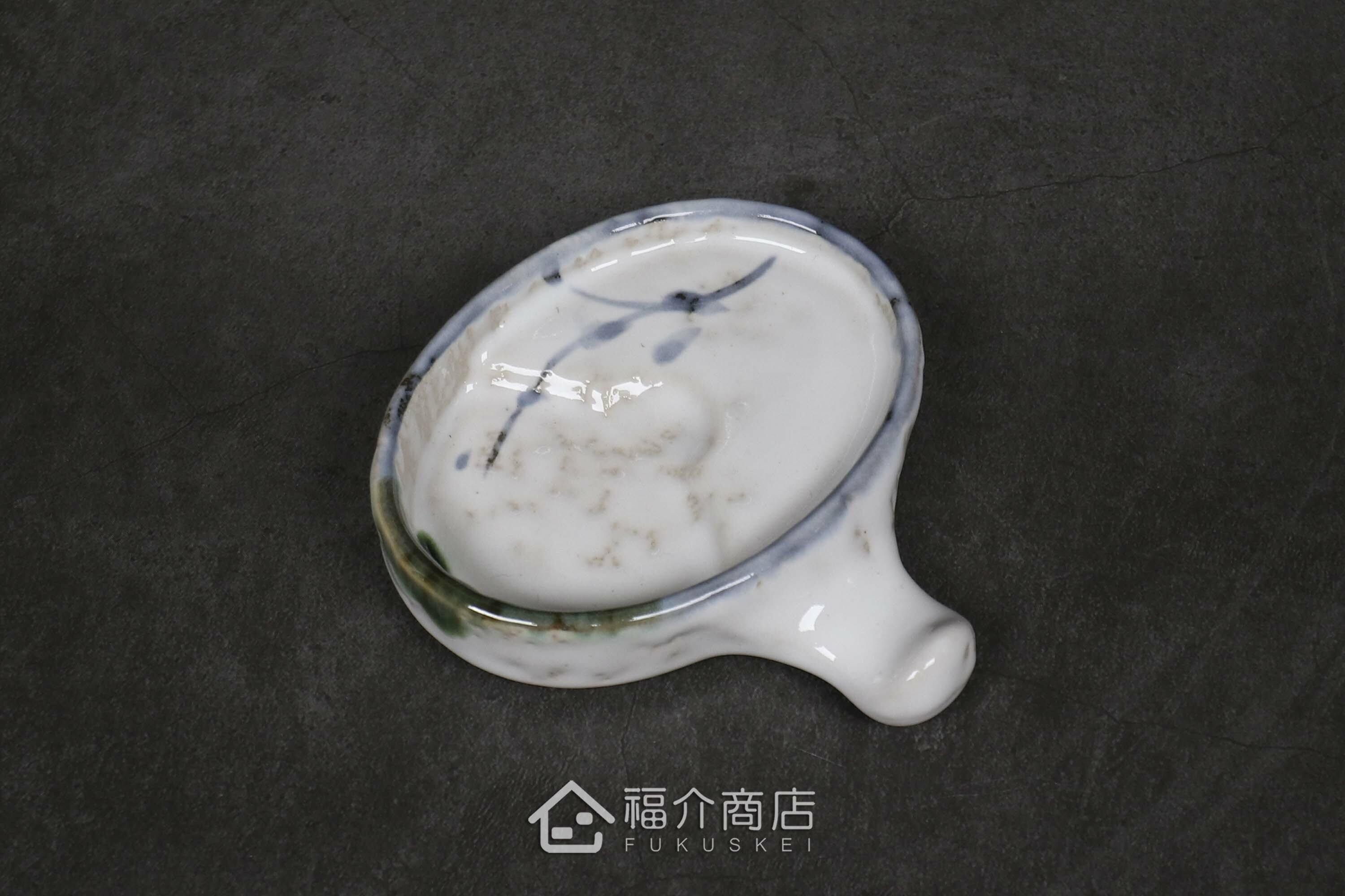 能放置筷子湯匙等，還能當作醬油碟、放置調味佐料等萬能筷架