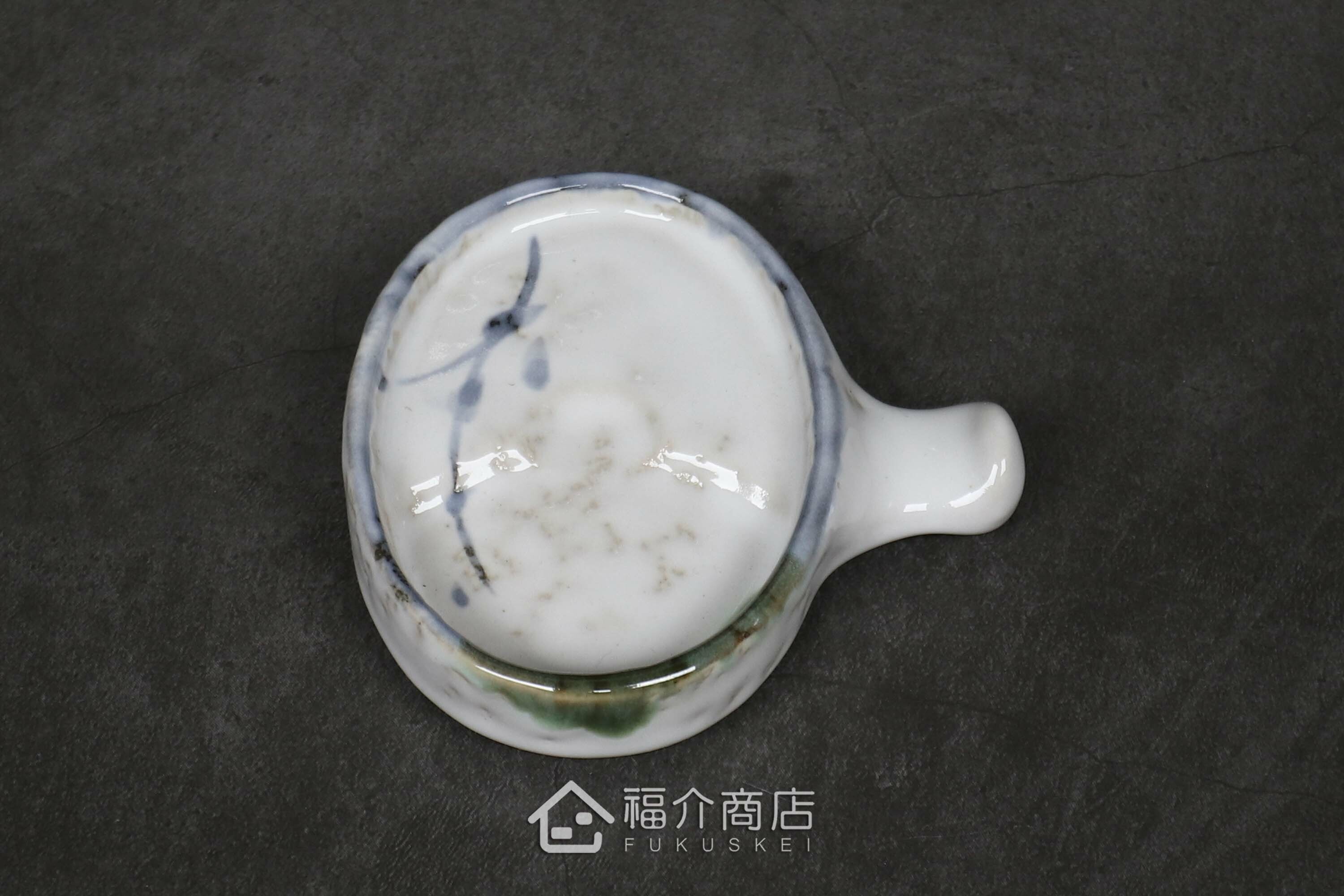 能放置筷子湯匙等，還能當作醬油碟、放置調味佐料等萬能筷架