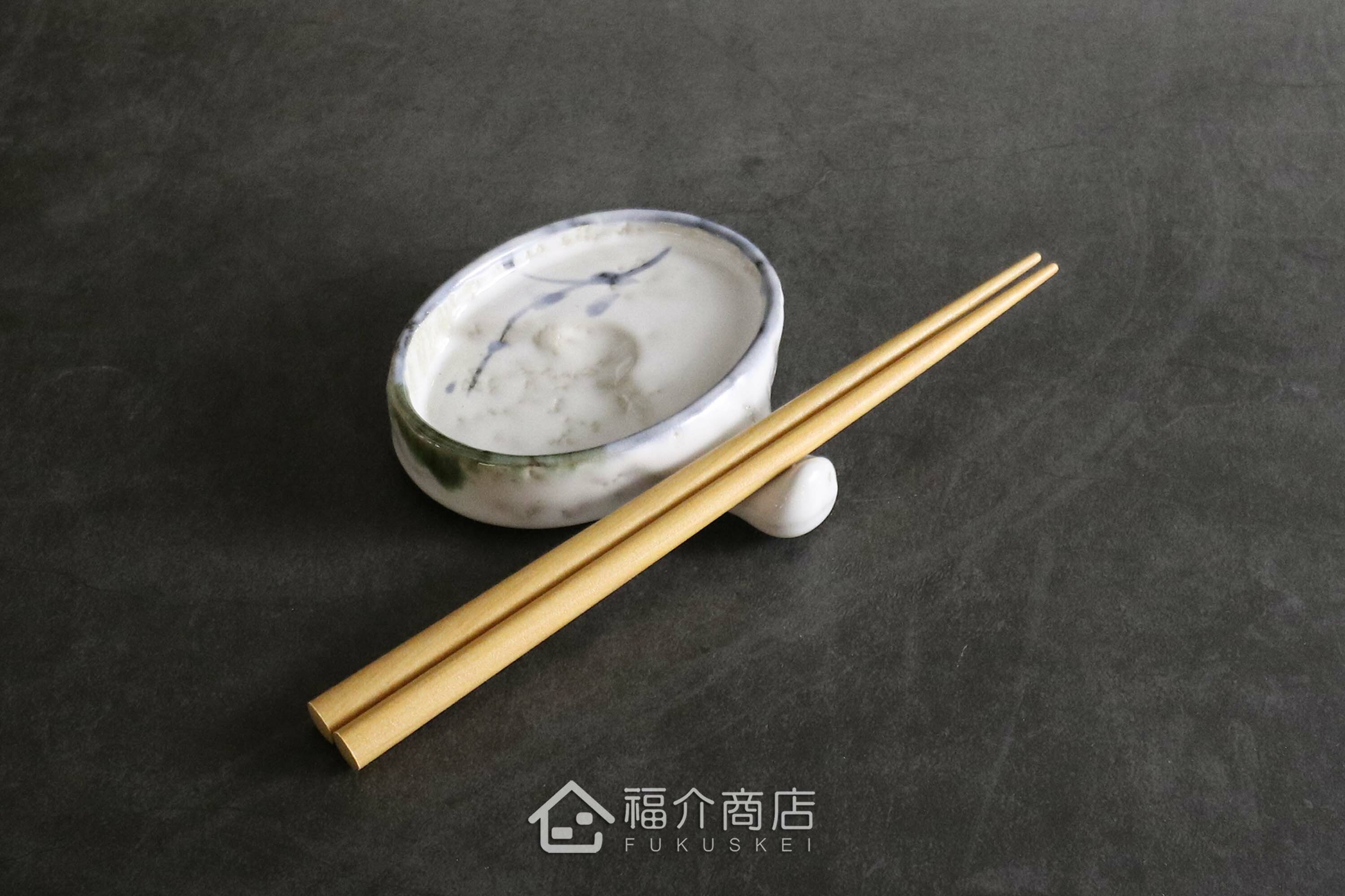 能放置筷子湯匙等，還能當作醬油碟、放置調味佐料等萬能筷架