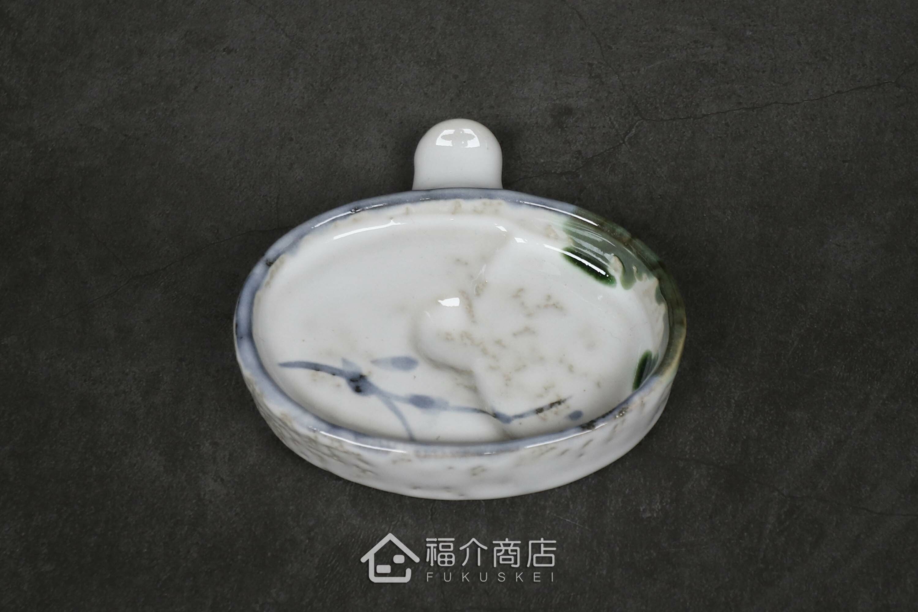 能放置筷子湯匙等，還能當作醬油碟、放置調味佐料等萬能筷架