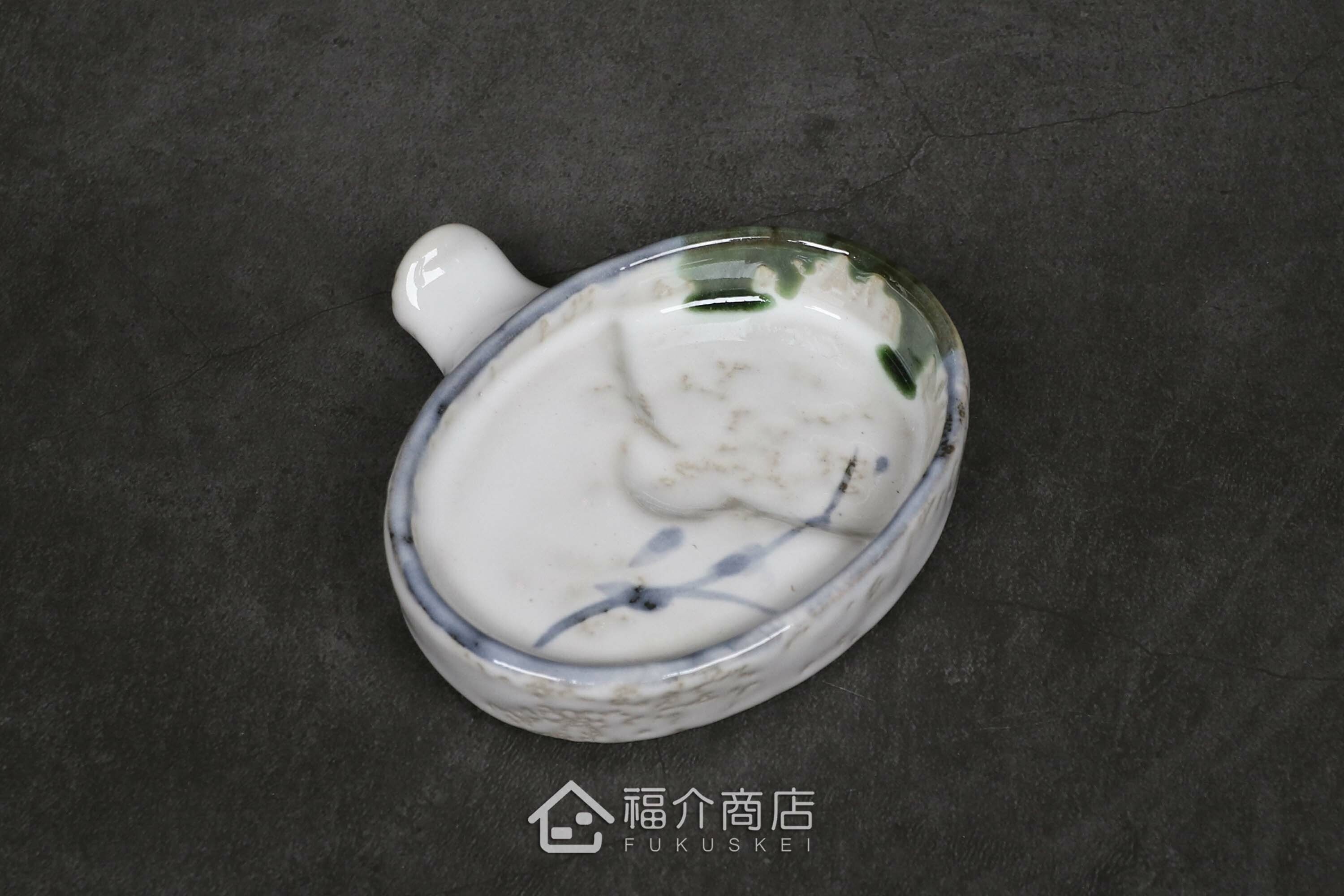 能放置筷子湯匙等，還能當作醬油碟、放置調味佐料等萬能筷架