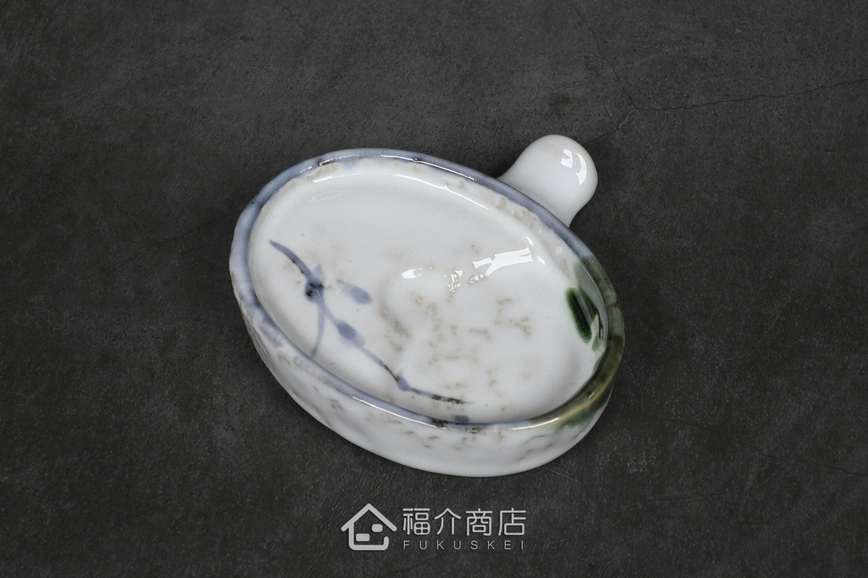 能放置筷子湯匙等，還能當作醬油碟、放置調味佐料等萬能筷架