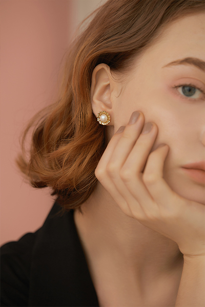 復古小珍珠貼耳。銀針耳環