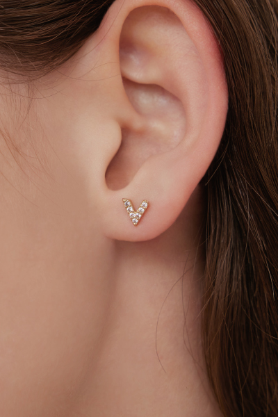 亮鑽小V。銀針耳環