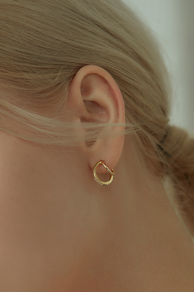 簡約雙層鋯石。針式耳環