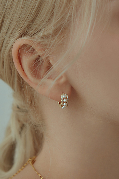 珍珠法式感。針式耳環