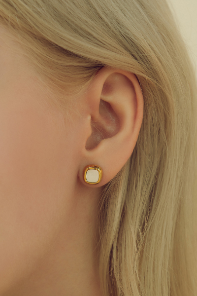 金邊貝殼光感。夾式耳環