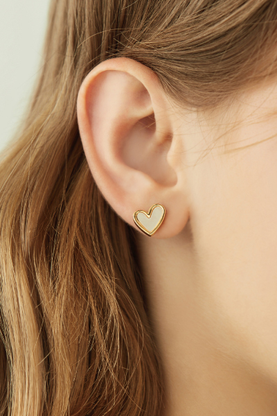 甜美愛心造型。銀針耳環