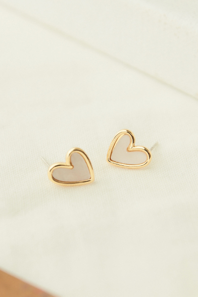 甜美愛心造型。銀針耳環