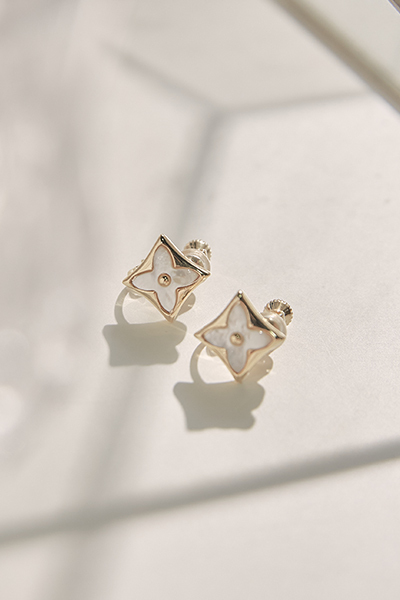 方形小花朵。夾式耳環