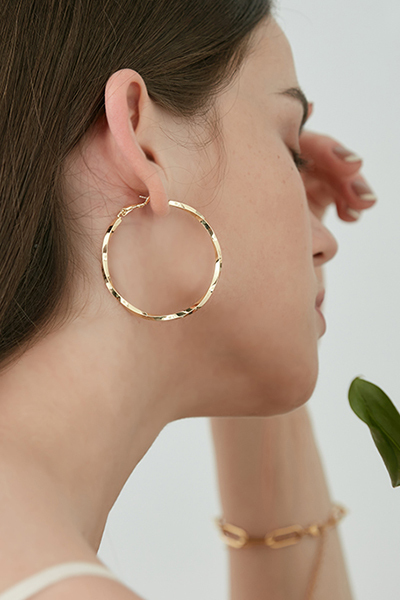 [2色]經典扭轉大圓。銀針耳環