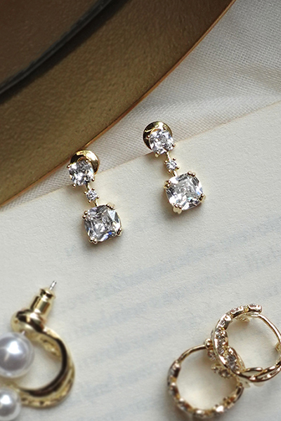 優雅懸吊鋯石。銀針耳環