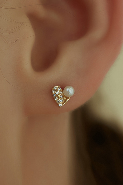 【925純銀】閃耀鋯石珍珠心型。針式耳環(金)