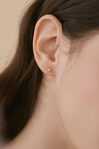 閃亮貼耳星星。銀針耳環