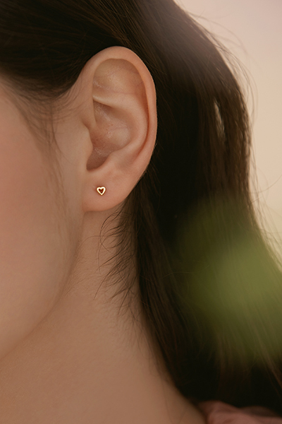 鏤空小愛心。銀針耳環