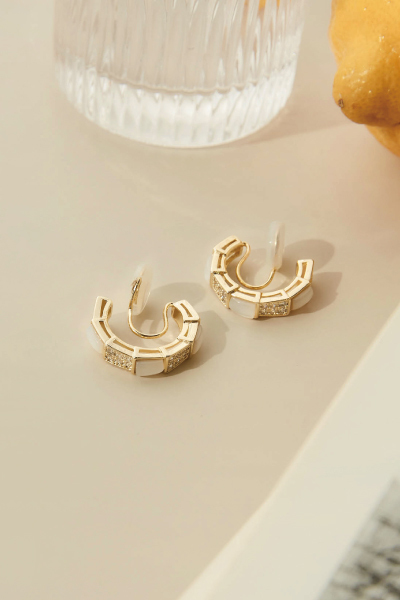 貝母鋯石交錯C型。夾式耳環