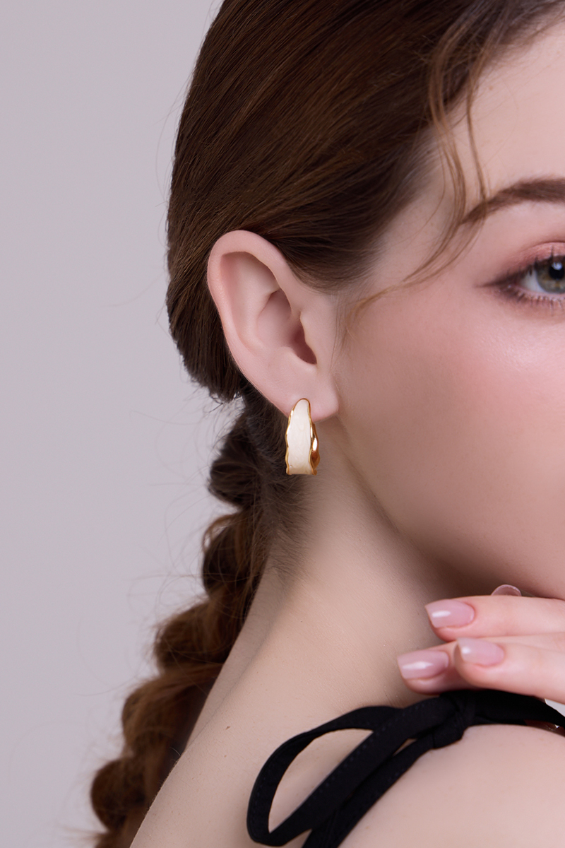 典雅C形畫釉。銀針耳環