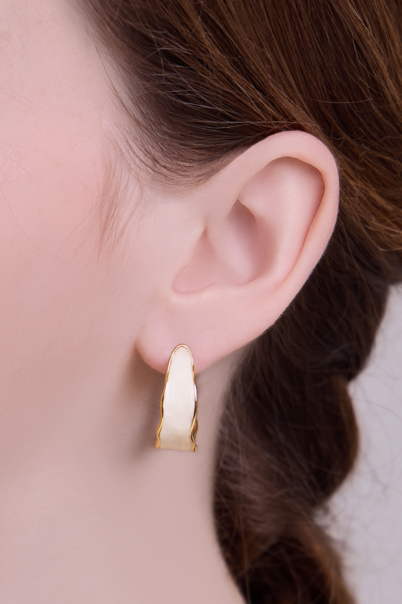 典雅C形畫釉。夾式耳環