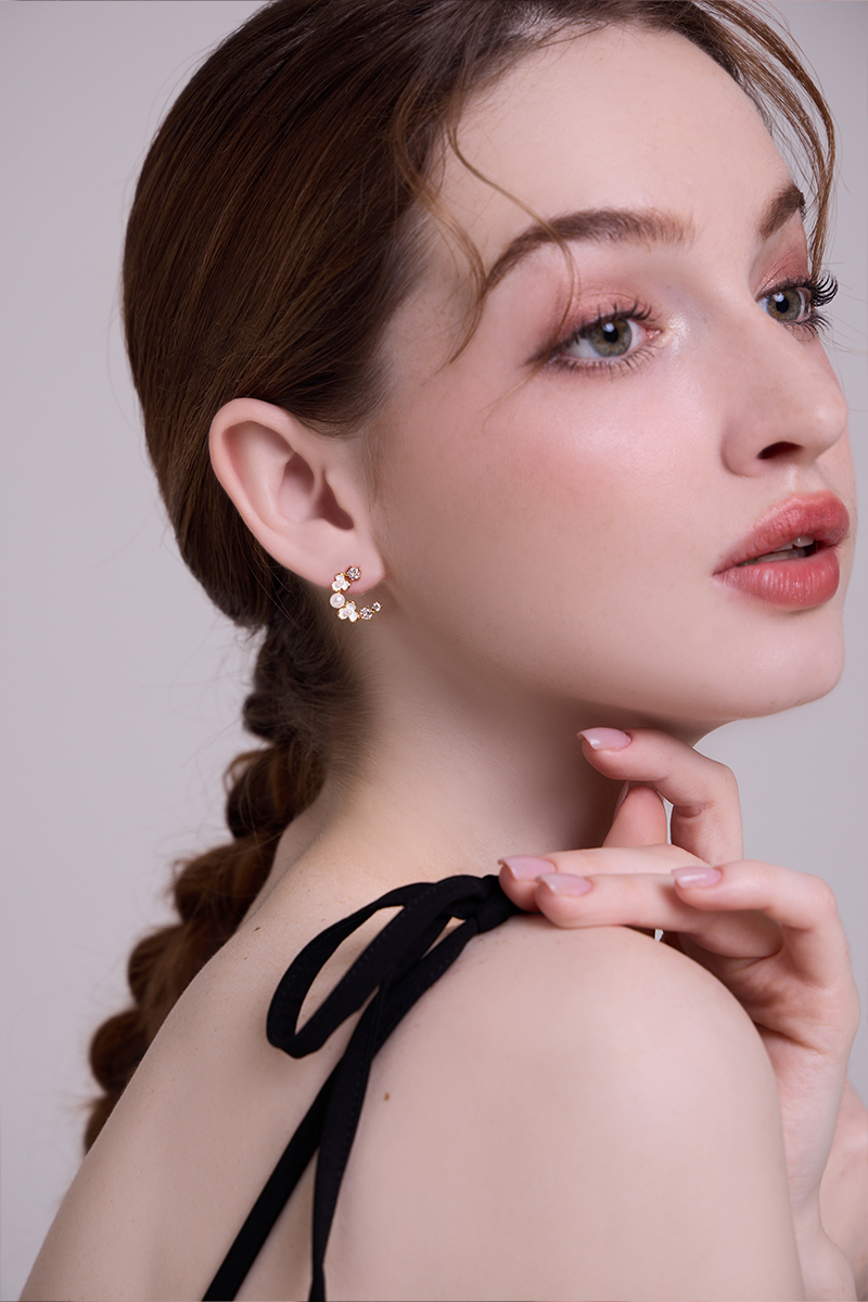 優雅花韻。銀針耳環