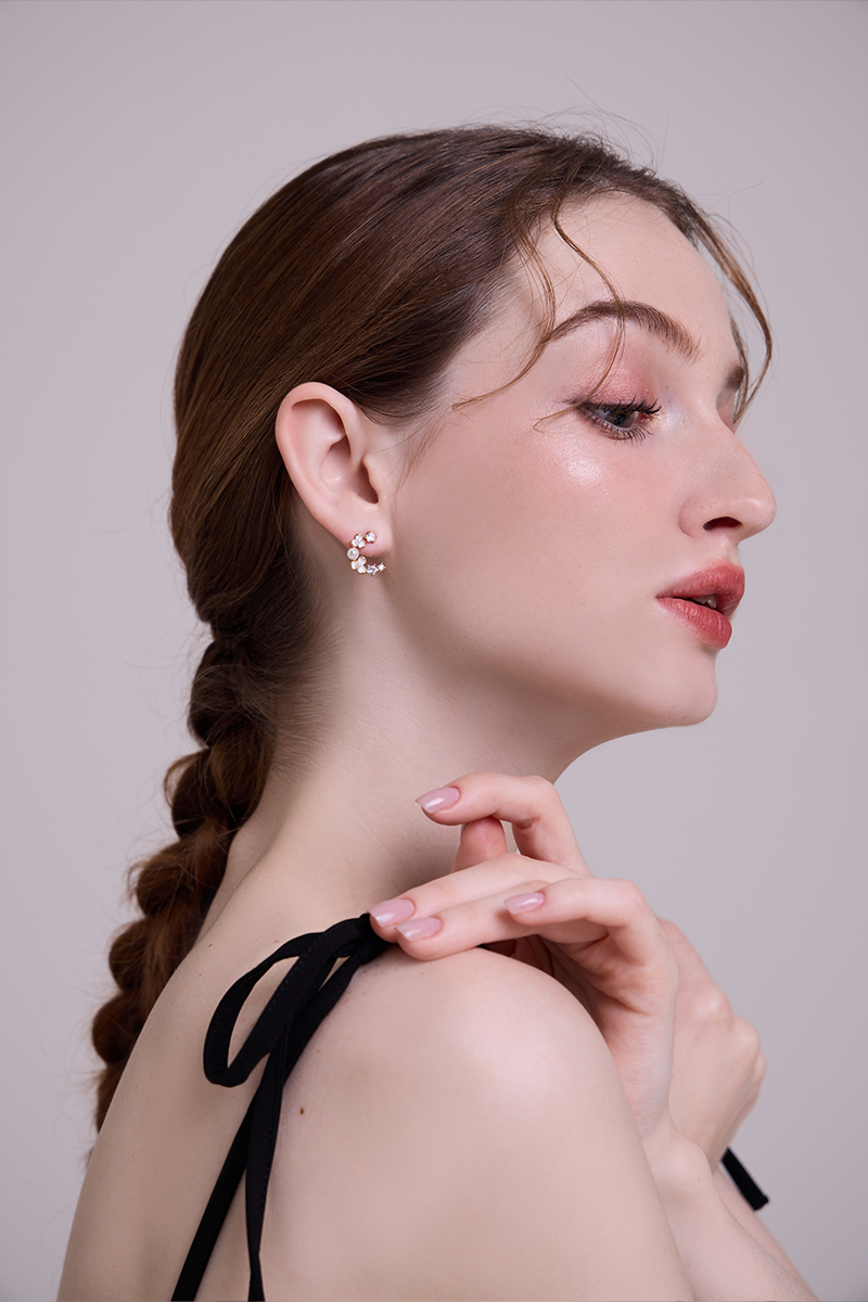 優雅花韻。夾式耳環