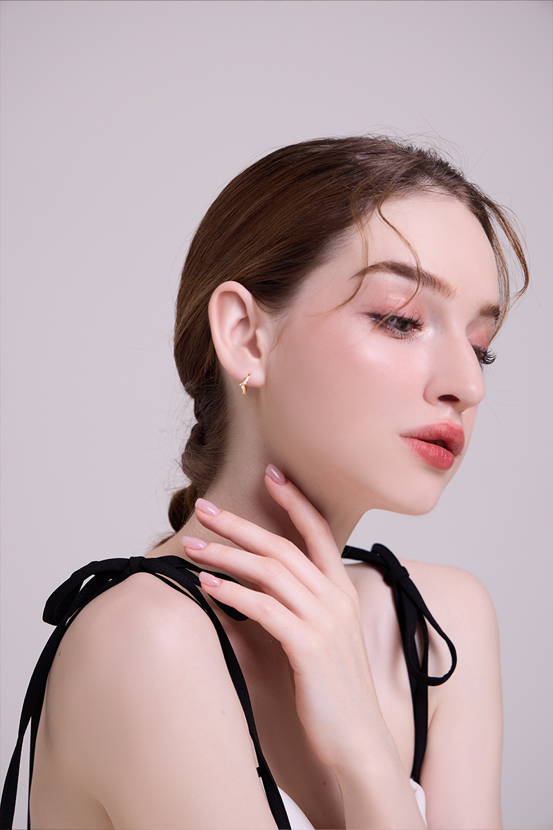簡約日常不對稱。銀針耳環