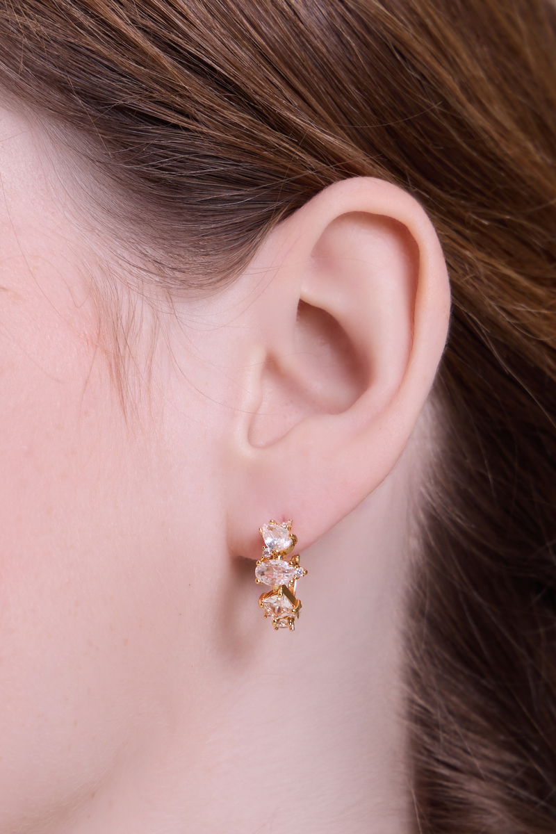 閃耀鋯石C形。針式耳環