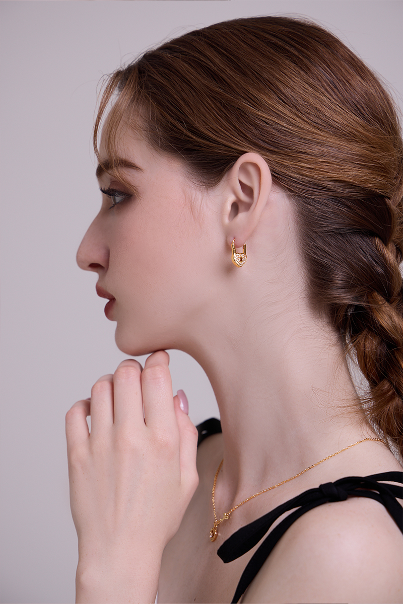 心之鑰鑽。針式耳環