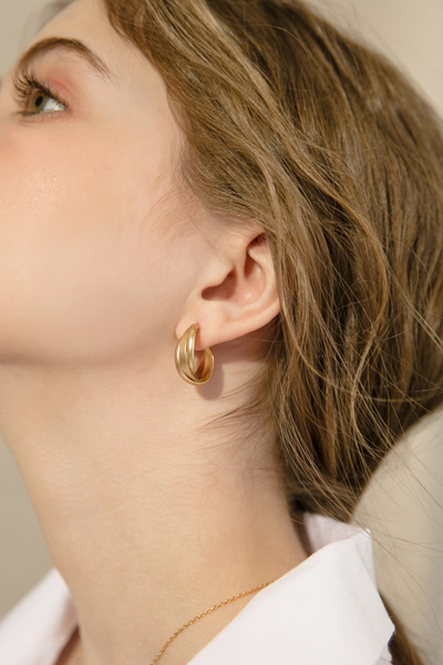 交織線條C型。銀針耳環