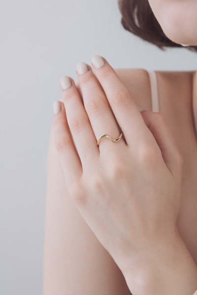 凹折波紋可調式戒指