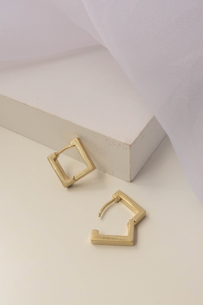 仿舊方形。鋼針耳環