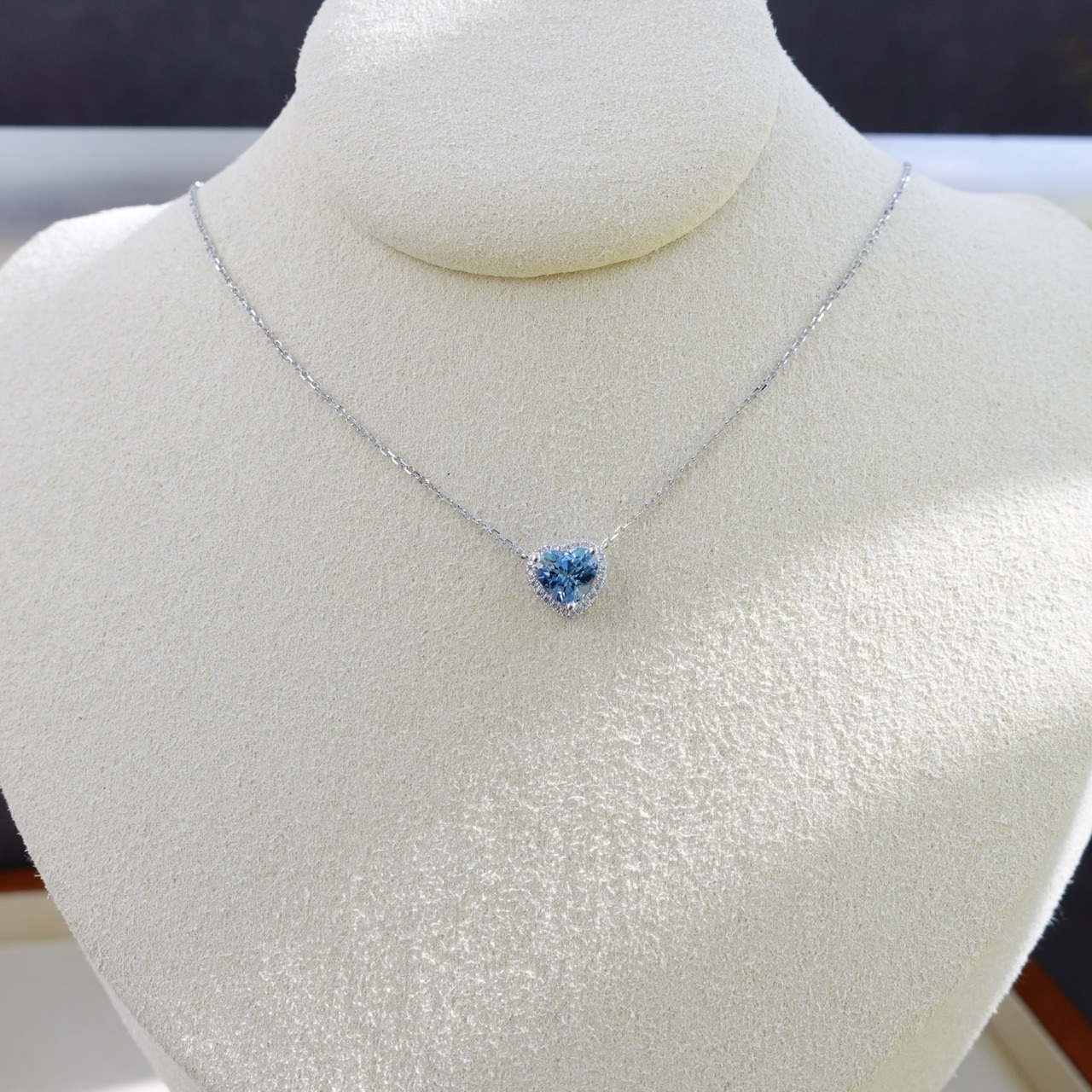 18K金心形海藍寶石鑽石套鍊 - 超級聖瑪利亞藍