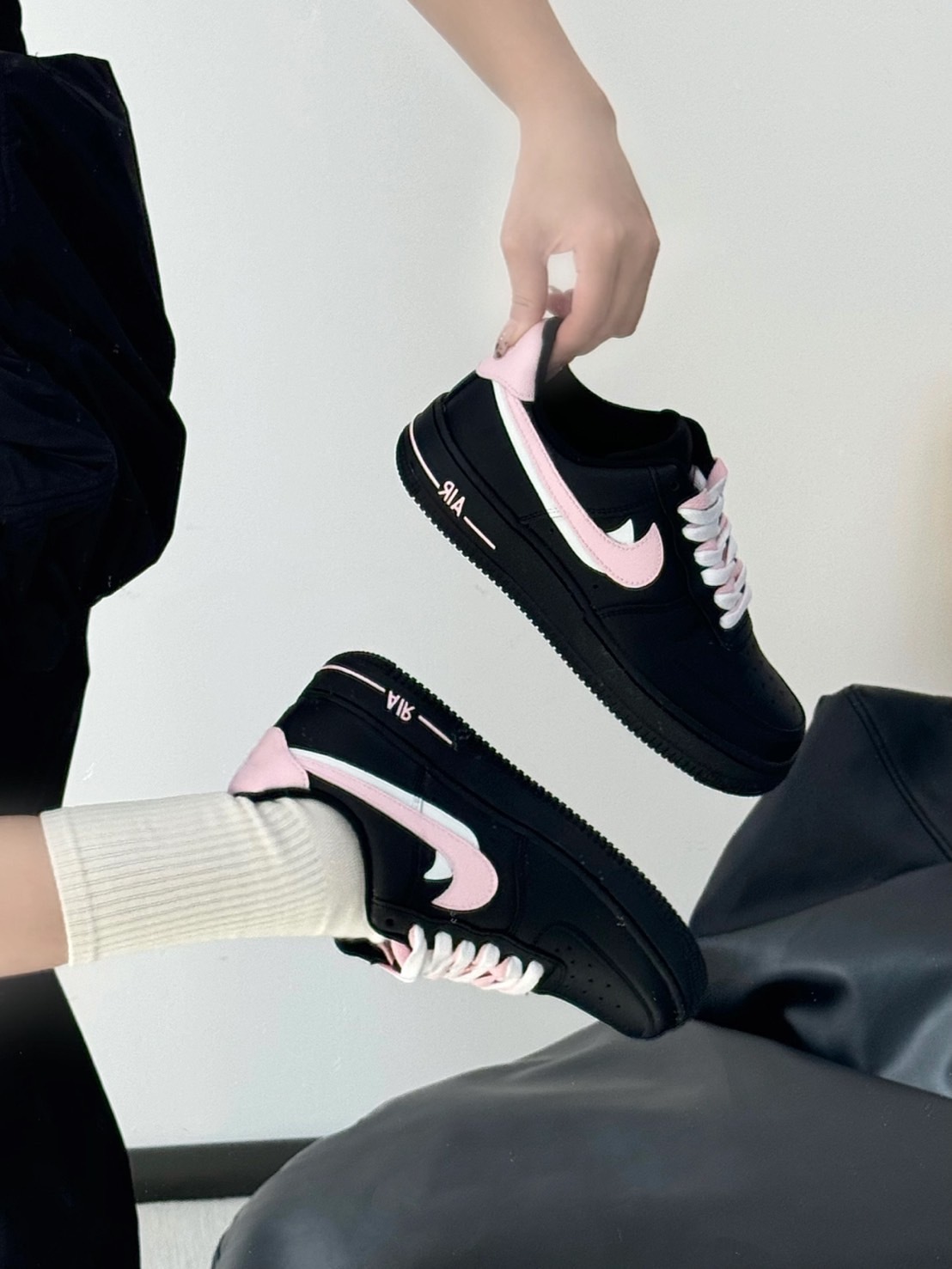 NIKE AIR FORCE 黑粉 雙鞋帶 訂製款 DD8959-001（Team33-粉白雙勾 女款）