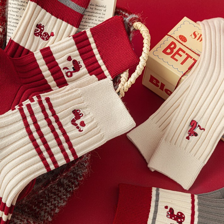 《5487》♾️蛇年本命紅刺綉中筒棉襪